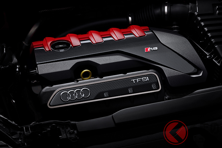 アウディ伝統の2.5リッター直5ターボエンジンは400馬力/480Nmを発生する