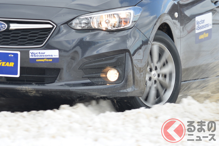 オールシーズンタイヤ「ベクターフォーシーズンズ」を装着したスバル「インプレッサ」で走行