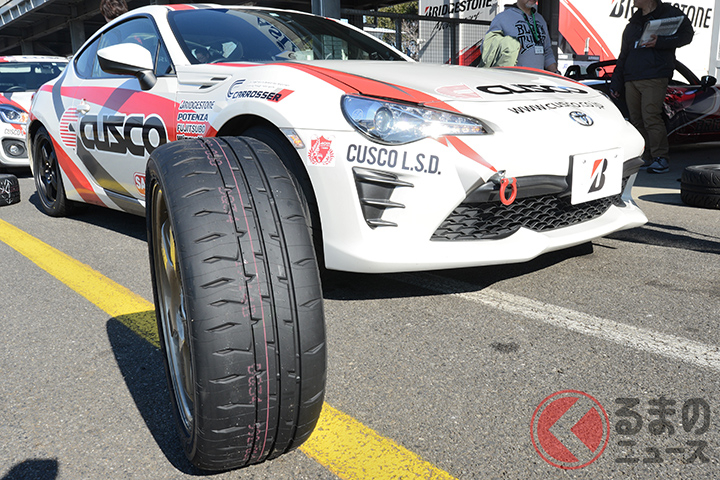 筑波サーキット コース1000で開催されたポテンザRE-71RSの試乗会の様子