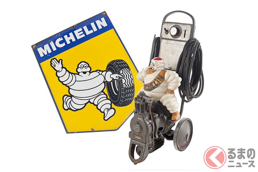 タイヤの空気圧をビバンダム君がお手伝い(1920~1930年)/photo:Museo Fisogni