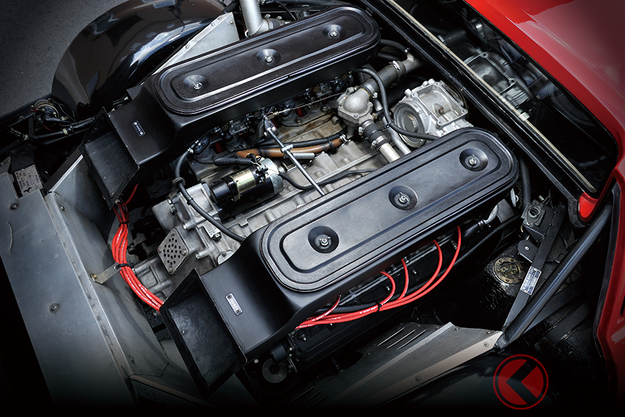 新しい12気筒ベルリネッタのキャパシティは365GTB/4デイトナと同じ4390ccオールアルミ製180度V型12気筒DOHCはミドシップマウント最高出力380hp/7700rpm、最大トルク42.0kgm/3900rpmを発揮した