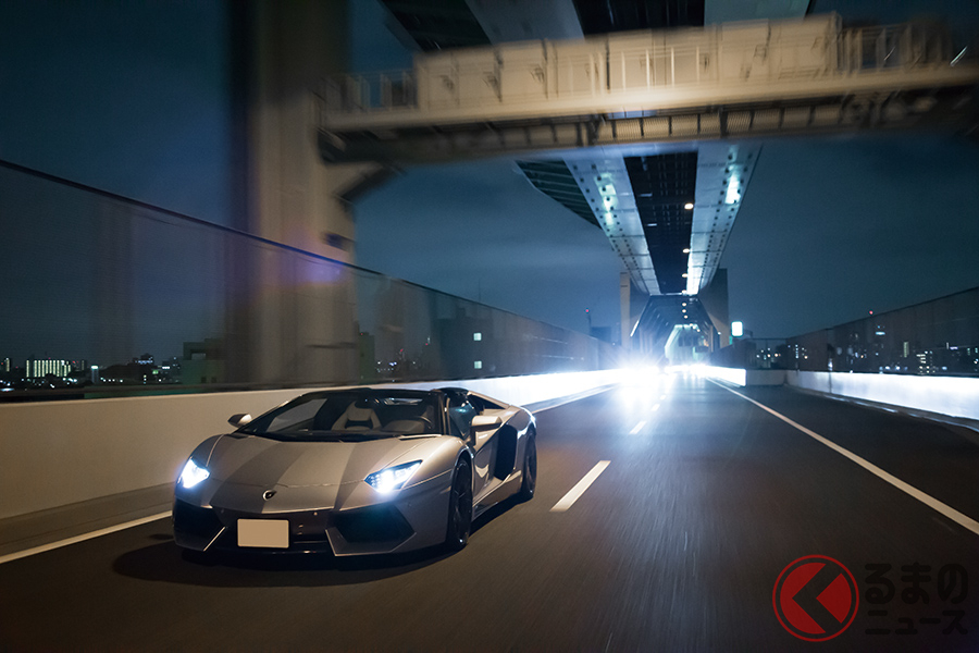 C2はトンネルだけでなく、2層になっている箇所が多いため、エグゾーストノートがこだまして、頭上から降り注ぐことになるので、サウンドを楽しむにはもってこいのルート