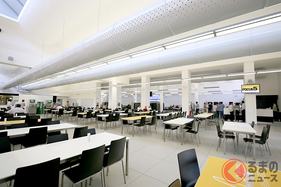 14時過ぎのランボルギーニの社員食堂の様子。すでに午後の仕事がスタートしていたため、ランチをしている社員の数はわずか