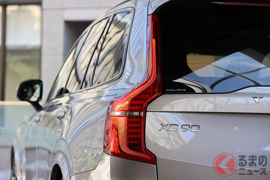 XC90は2020年モデルでCity Safetyにステアリングサポート(衝突回避支援機能)やオートブレーキ機能付きCTA、タイヤ空気圧モニタリンスシステムなどが追加装備されている