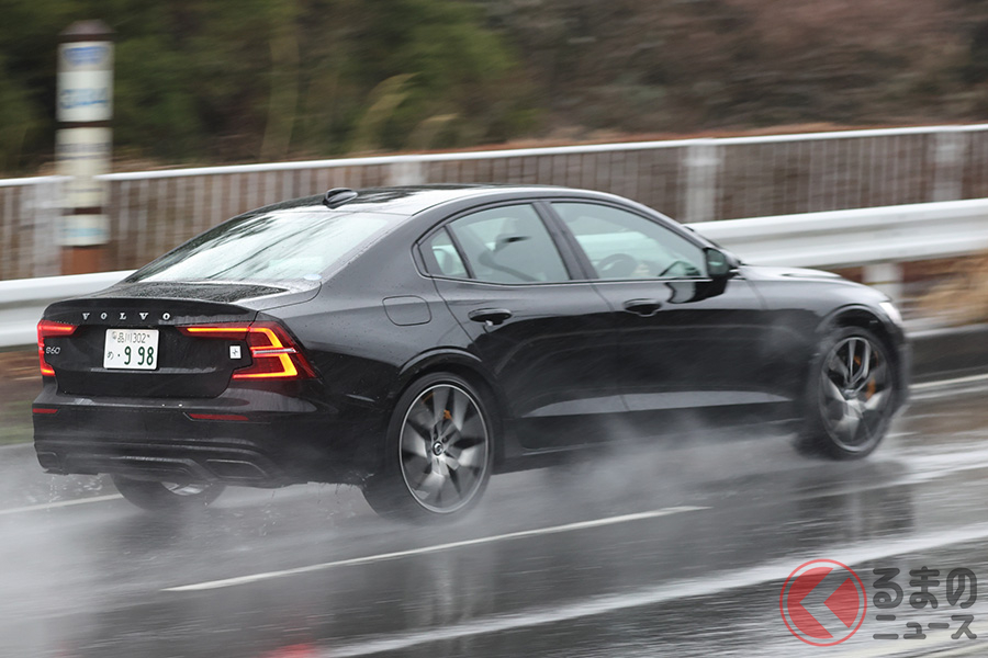 ボルボ「S60 T8ポールスターエンジニアード」の走行シーン