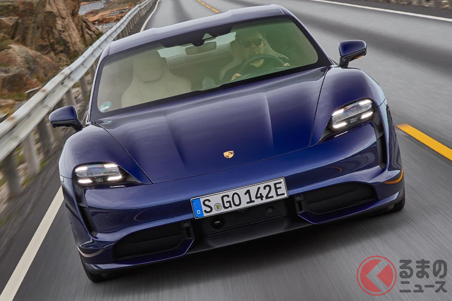 ワールドパフォーマンスカーとワールドカーラグジュアリーカーの部門賞をダブル受賞したポルシェ「タイカン」