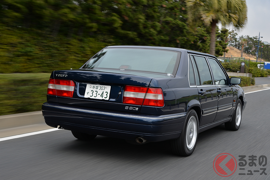 1998年式「S90クラシック」の走り。全長4870mm×全幅1755mm×全高1435mm