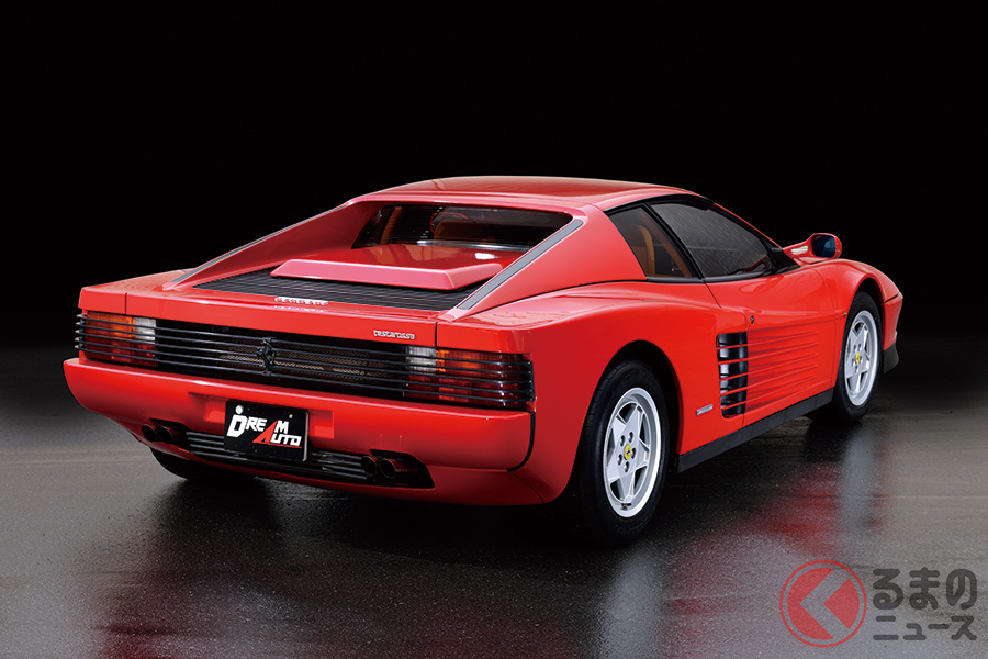 フェラーリ伝統の鋼管スペースフレームをシャシに採用し、水冷180度V型12気筒DOHC48バルブエンジンをミドシップに縦置き搭載。最高出力380ps/6300rpm、最高速度は公称値290km/hを誇る