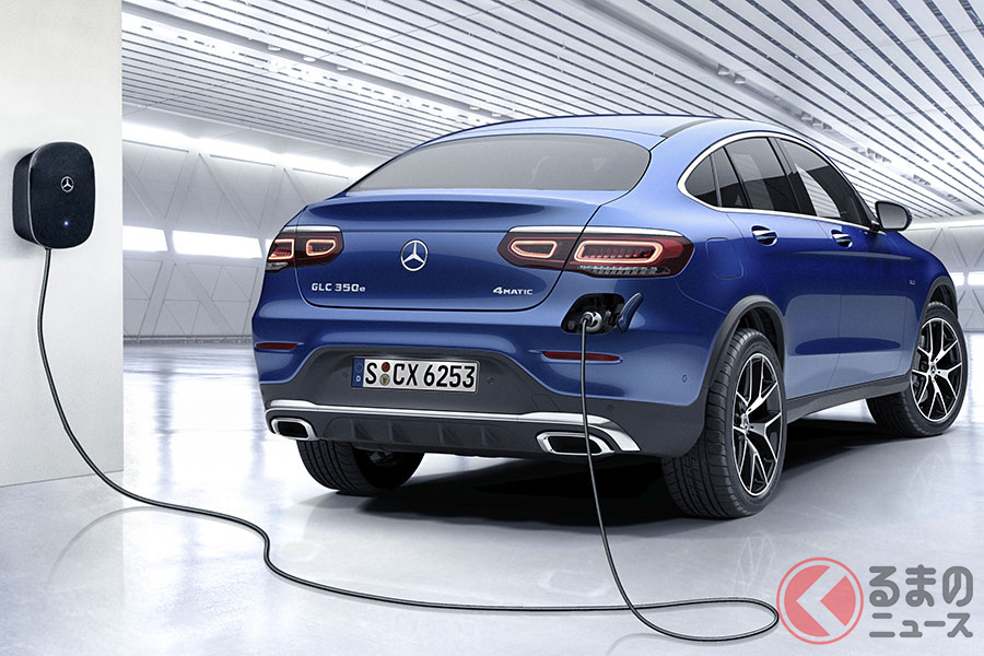 メルセデス・ベンツ「GLC350e 4MATICクーペ」。30A対応の交流普通充電器本体も無償で提供される