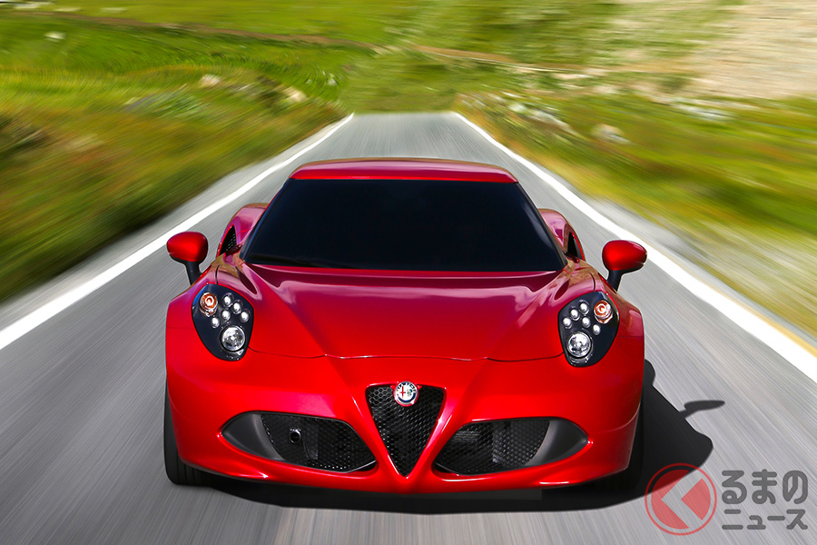 2020年内に生産が終了するアルファロメオ4C。カーボンモノコックのシャシを採用し、採算度外視のプライスは、バーゲンといえるものだった