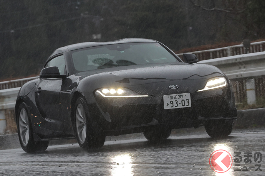 スープラ「RZ」の走り。試乗時は大雨