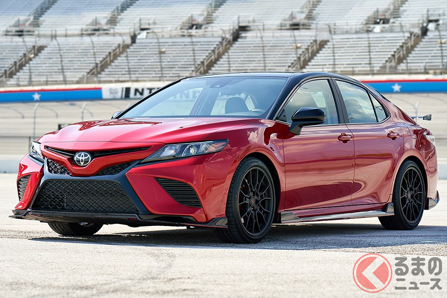 ガソリン車もラインナップしたハイパフォーマンスセダン「カムリ TRD」