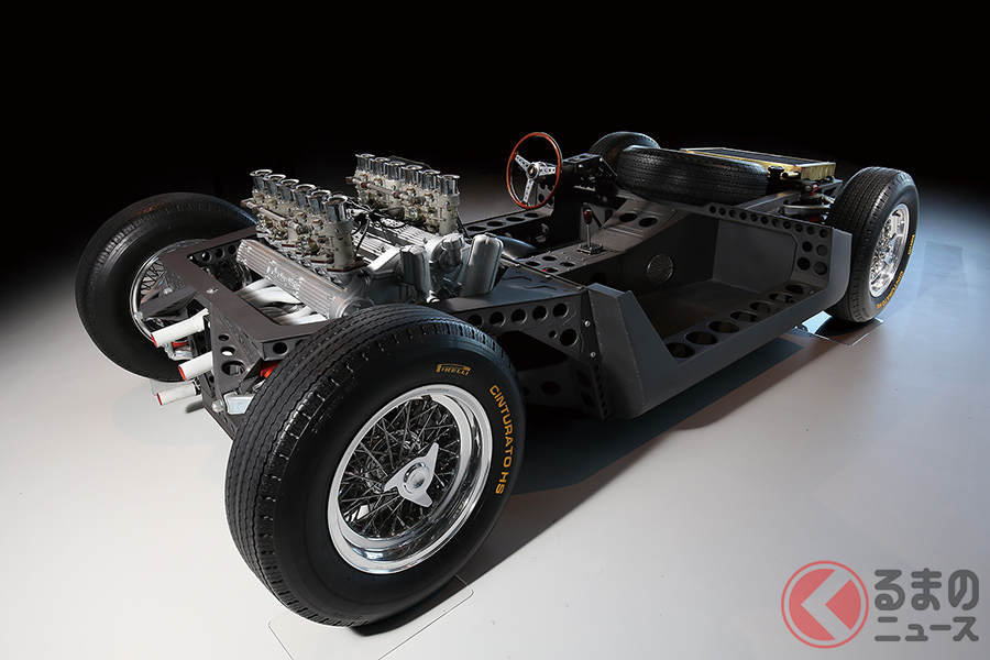 伝説のTP400。エンジンをクランクケースと一体化したトランスミッション/ディファレンシャルとともに横置き搭載したコンパクトなローリングシャシ