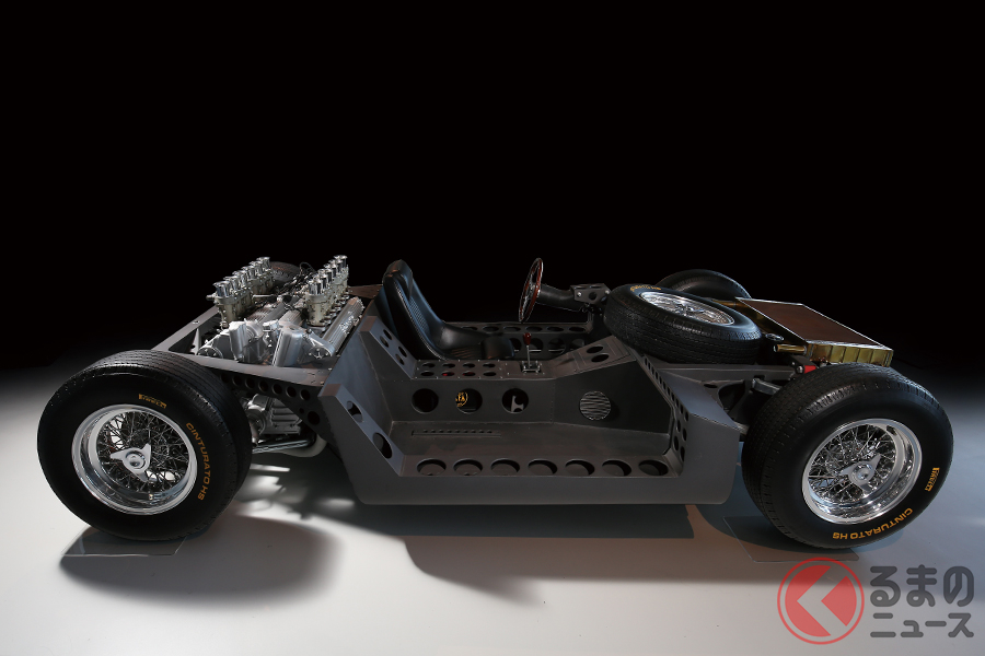 モックアップでボディデザインを先に見せるコンセプトカーはよくあるが、ミウラの場合はその逆、シャシとパワートレインを披露した