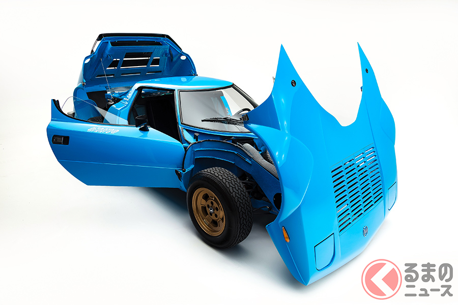 前後のカウリングを開放すると、ストラトスの基本骨格が鋼板製のモノコックであることがよく分かる(C)2020 Courtesy of RM Sotheby's