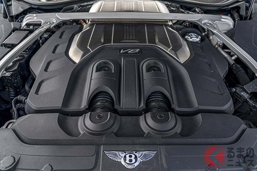 最高出力550ps、最大トルク770Nmという、ラグジュアリーGTとして申し分のない性能をもたらすV型8気筒エンジン