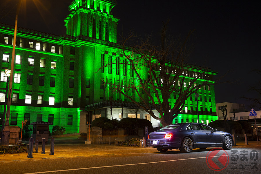ボディサイズは、全長5316mm×全幅1978mm×全高1484mm。先代モデルに比べて、全長+21mm、全幅+2mm、全高−4mmとなっており、ほぼ同サイズ