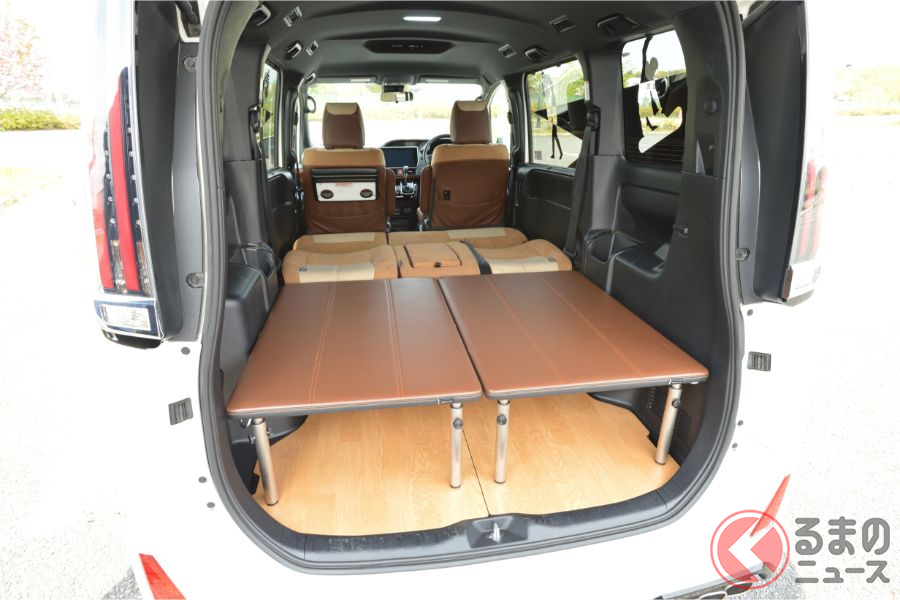 最近では、2列シート仕様のミニバンも増えている(モデリスタが展開するノア“マルチユーティリティ”)