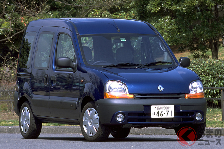 2002年3月に日本で発売が開始された初代「カングー」（前期型）。全長3995mm×全幅1675mm×全高1810mm