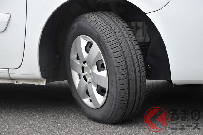 月1回は要確認 でも意外と知らない 車のタイヤ空気圧のチェック方法とは くるまのニュース 月1回は要確認 でも意外と知らない 車のタイヤ空気圧のチェック方法とは くるまのニュース