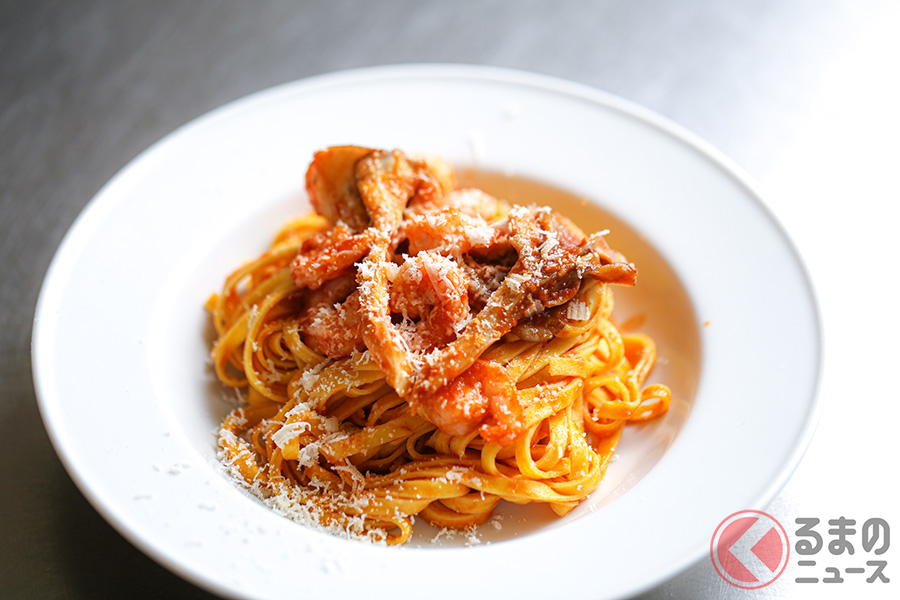 ギフトボックスの4種類の食材に、あとはお好みで具材を加えるだけで、とても美味しいタリアテッレの完成だ