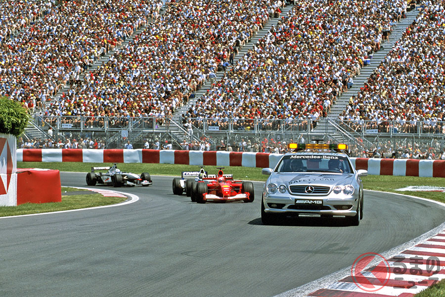 CL55AMG F1リミテッドエディションはオフシャルF1セーフティカーをモチーフとしている。写真は2001年のカナダGP