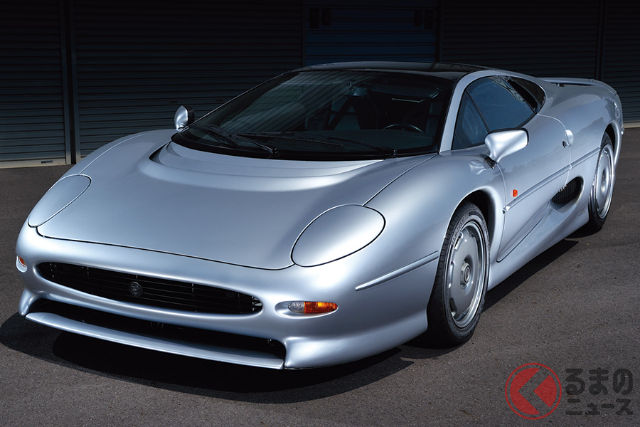 3.5リッターV6ツインターボを搭載したジャガーXJ220は、当時の世界最速レコード217.1mphを達成
