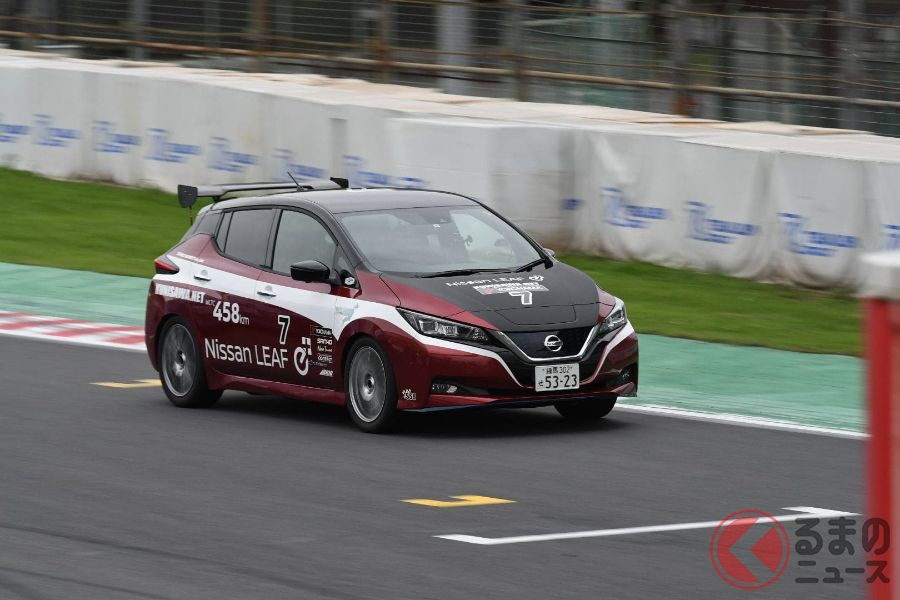 最後尾の12番手スタート。レース初心者にとって後ろからプレッシャーが無いのは有り難いところ。