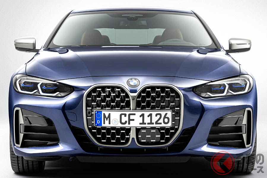 3シリーズとのキャラクターを明確に分けるために、キドニーグリルが大型化された4シリーズ・クーペ