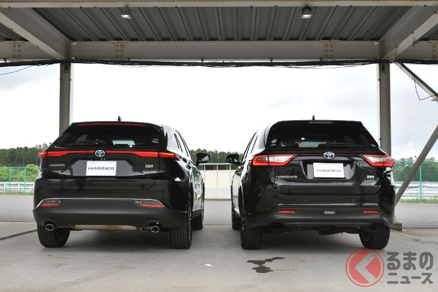 リア部分も異なっている先代ハリアー(右)と新型ハリアー(左)
