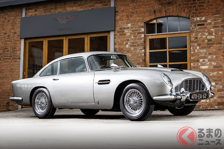 DB5ゴールドフィンガー・コンティニュエーションは、劇中車さながらの秘密兵器が装備される。写真のレストアされたDB5の劇中車は、2019年のモントレーオークションで638万5000ドル(邦貨換算約7億円)で落札された(C)2019 Courtesy of RM Sotheby’s