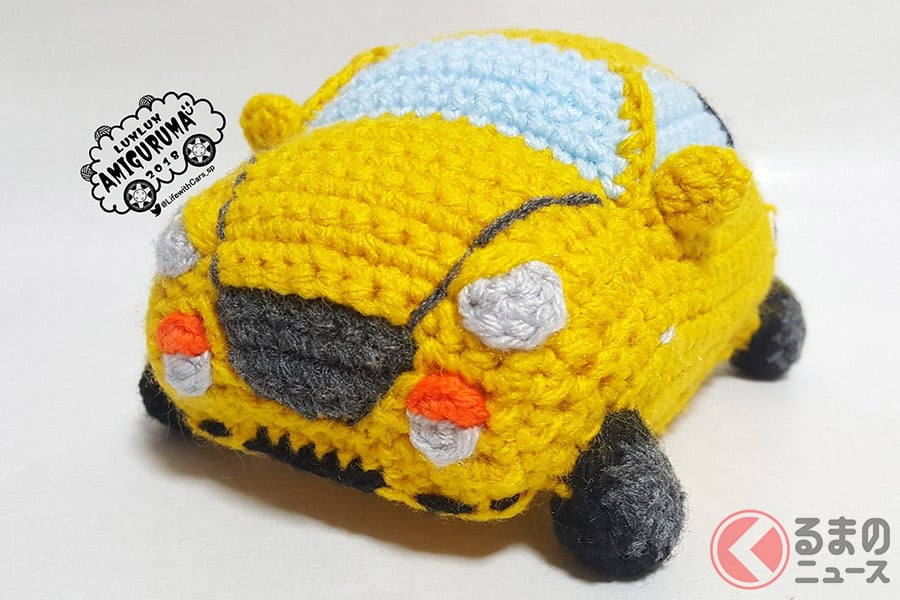 スポーツカーモチーフの編みぐるみ(画像提供:@LifewithCars_spさん)