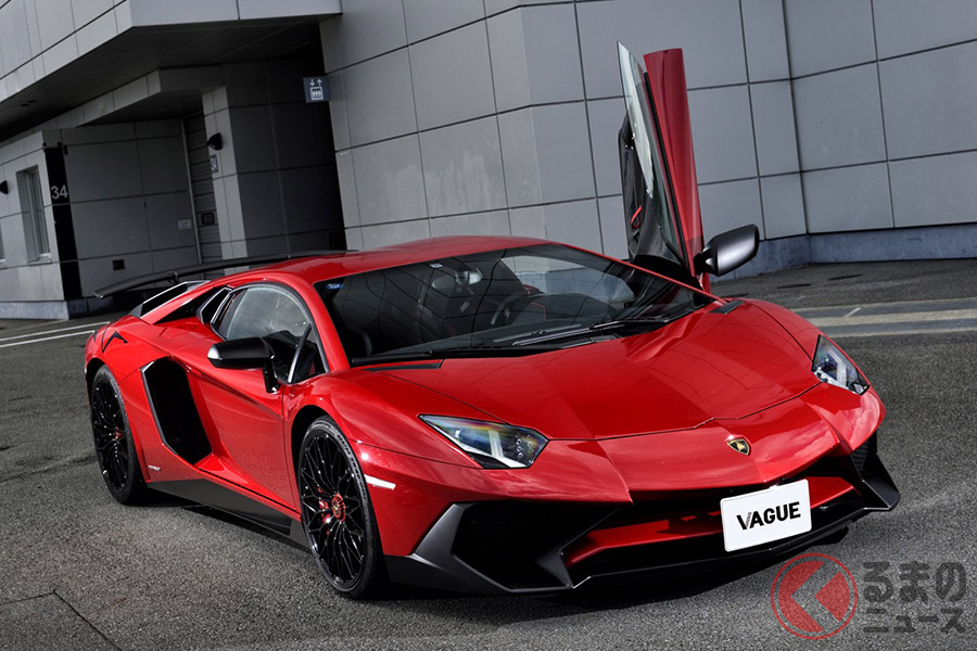 高回転域でのパワーフィールに特徴ある750psユニットを積んだ「LP750-4スーパー・ヴェローチェ」こそ、アヴェンタドールのエンジンを味わうのに最適な選択だ