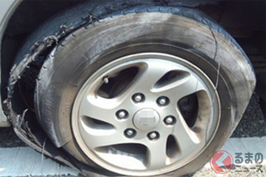 バーストしたタイヤのイメージ