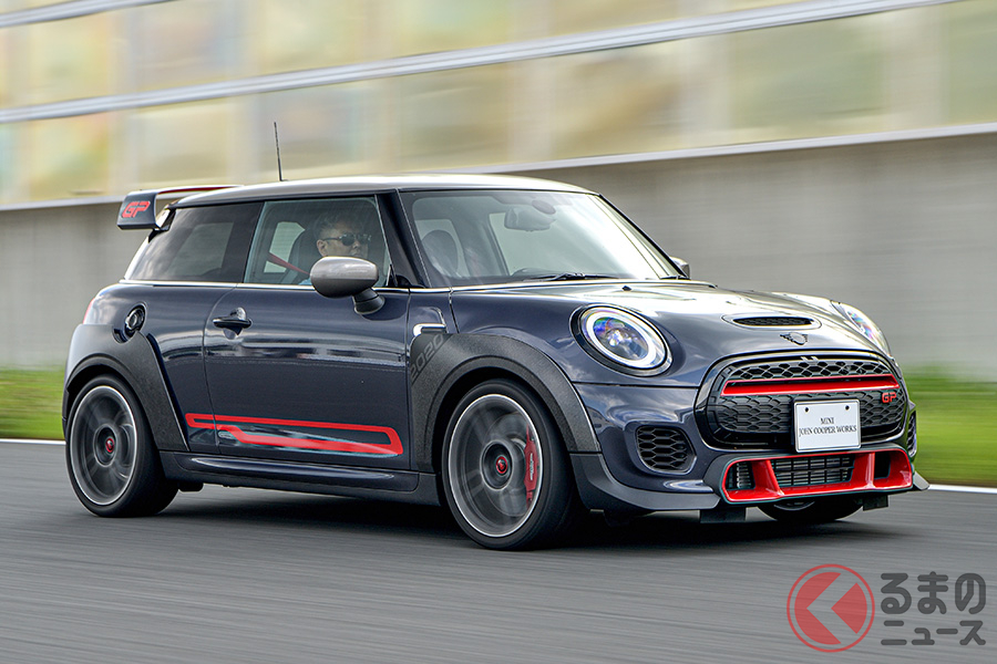 ミニJCW GPは、ほぼレーシングカーに近い感覚で、サーキットを走ってこそ、その魅力が味わえるクルマである