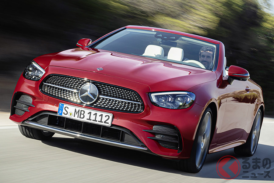 Eクラス・クーペ/カブリオレは、メルセデスの新しい顔である「Aシェイプ」を採用したフロントグリルと新デザインのLEDヘッドランプを採用