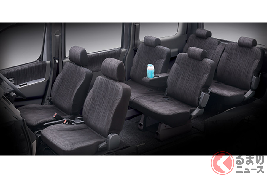 ダイハツ8人乗り「ルクシオ」は日本にも丁度いいサイズ感!? キラキラ顔の気になるミニバン くるまのニュース