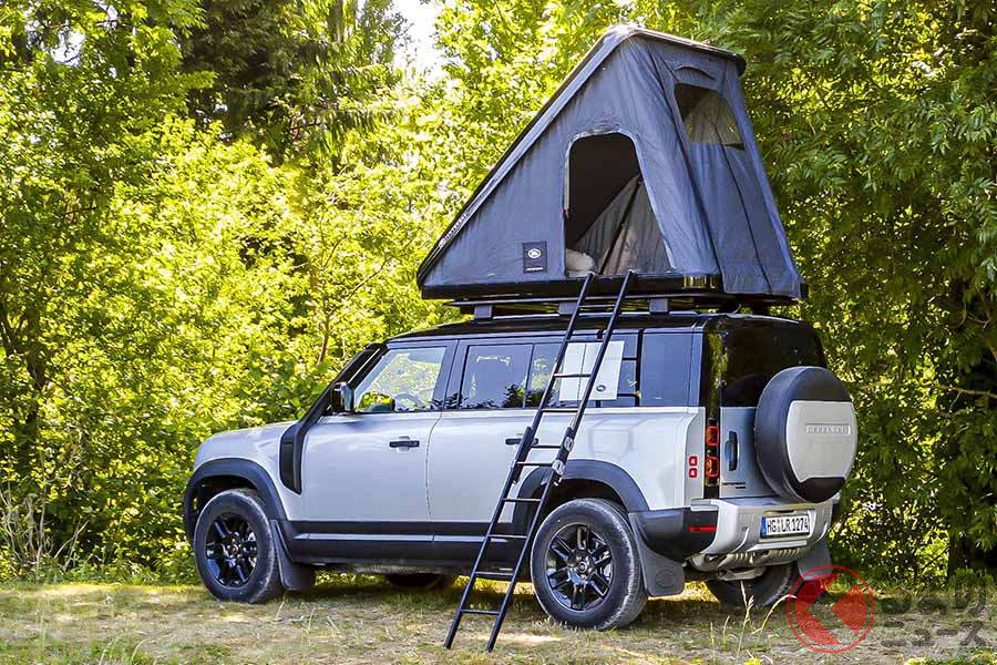 ルーフテントは、ディフェンダーの「エクスプローラーパック」に装備されるエクスペディションルーフラックに取付可能だ