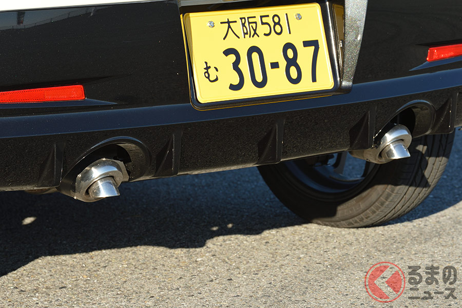 1本出しマフラーが多い軽自動車のかでも異色の左右2本出しとなるダイハツ「コペン」