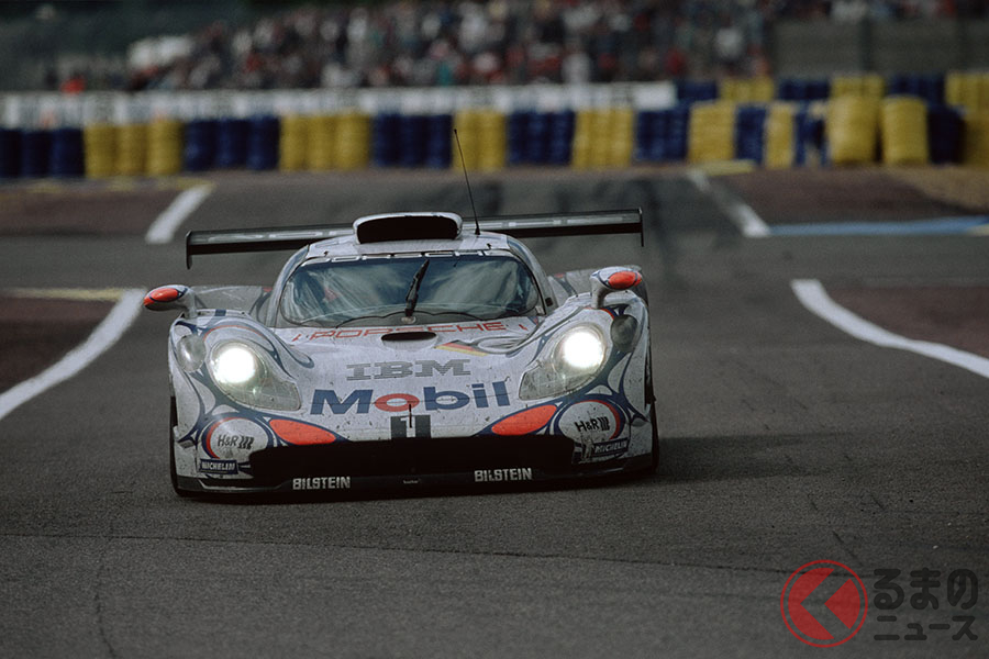 1998年のル・マン優勝車、ポルシェ「911GT1」。アラン・マクニッシュ、ステファン・オルテッリ、ローレン・アイエロ組