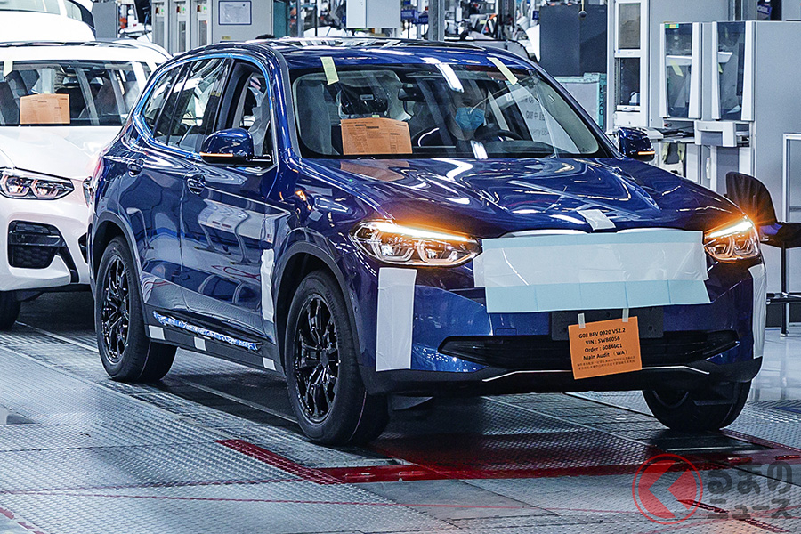 中国・瀋陽の工場で生産されるBMW「iX3」プロトタイプ