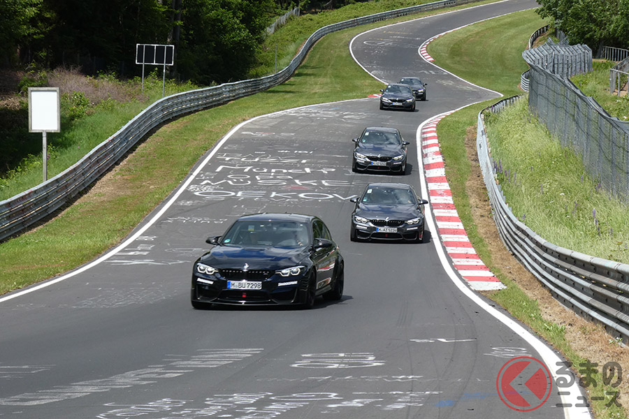 ニュルブルクリンク北コース、17kmのところにあるコーナー「Pflanzgarten 1」。走路はウネっているが、ラインは直線的に走るのがベスト