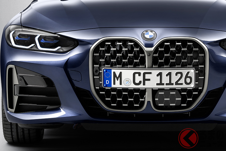 BMW新型「4シリーズクーペ」。巨大化されたキドニーグリルが特徴だ