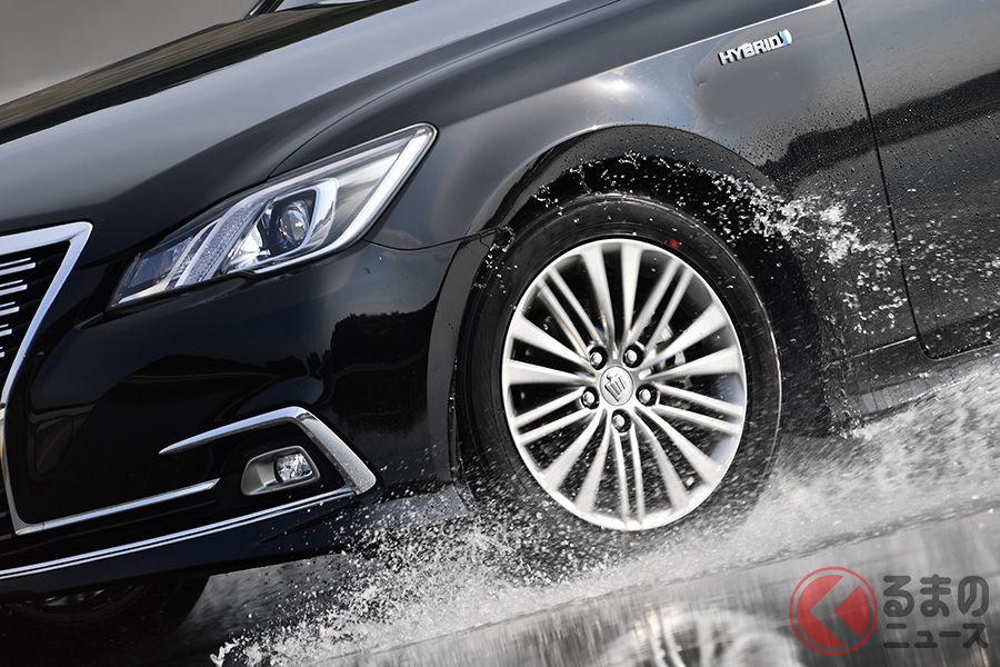 雨の日にウエットグリップが良いタイヤを履いていると安心感が違う