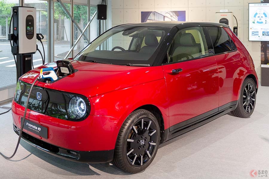 新型EV「ホンダe」（日本仕様プロトタイプ）。赤いボディカラーが設定されるのは日本仕様だけ？
