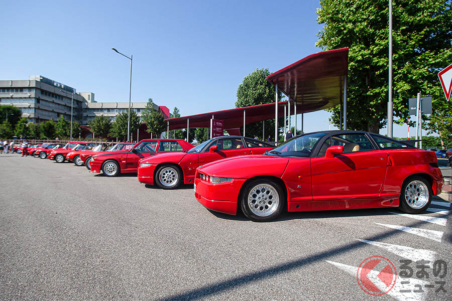 朝8時にピアチェンツァを発ったクラブBiscioni Piacenzaメンバーの愛車をはじめ赤いアルファがずらりと並んだ