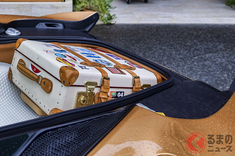 マクラーレンGTは、リアにも470リッターという広大なトランクスペースを用意している