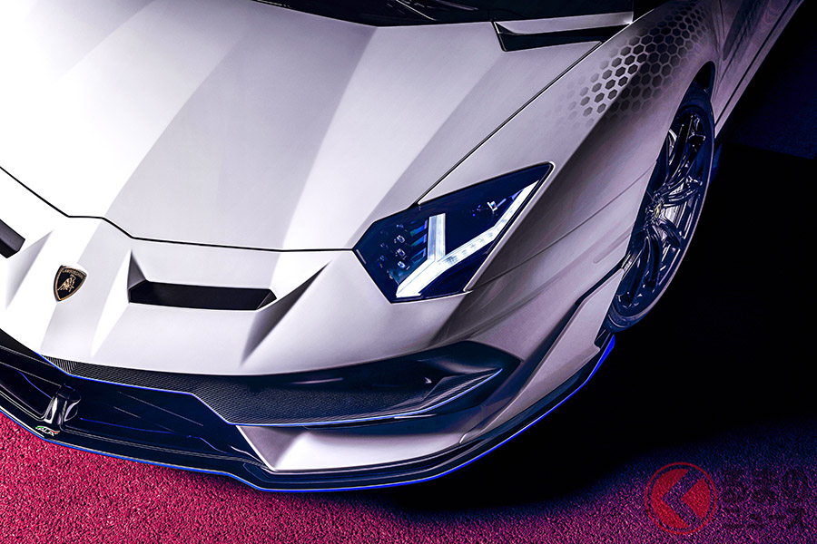 アド・ペルソナムでオーダーできるメニューをセンスよく発揮したのが、アヴェンタドールSVJ ロードスターXagoだ