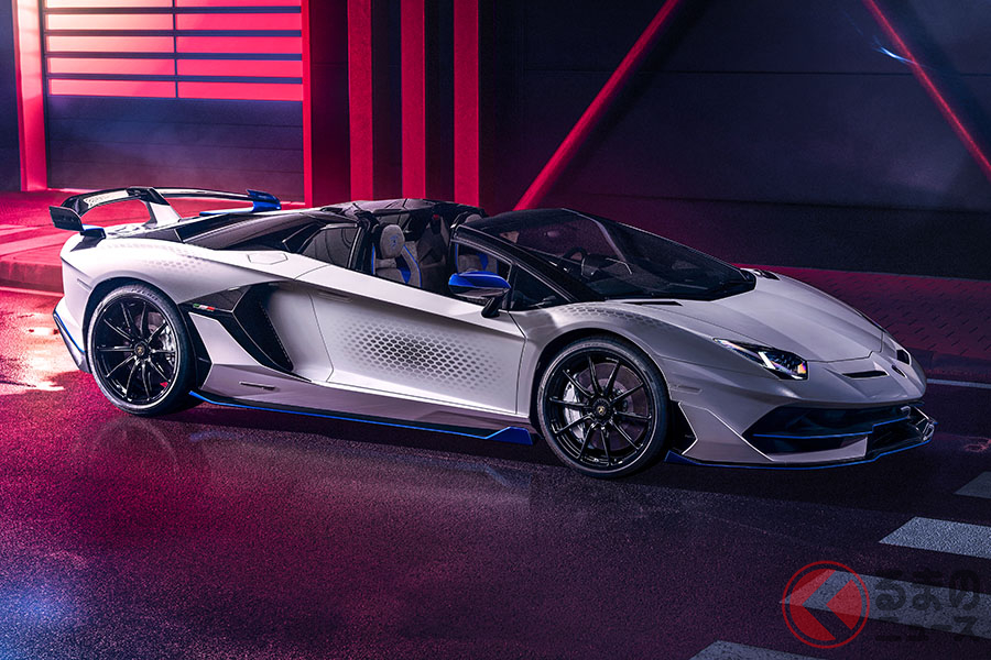 10台のみが作られるアヴェンタドールSVJ ロードスターXagoには、シリアルナンバーのプレートが奢られる