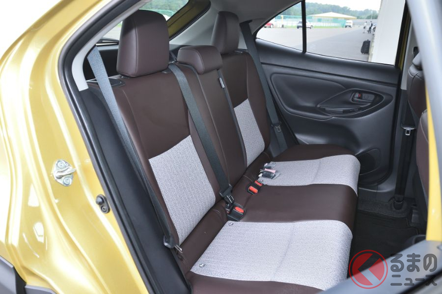 新型ヤリクロの後席は、足元が狭い印象を受ける人が多いという